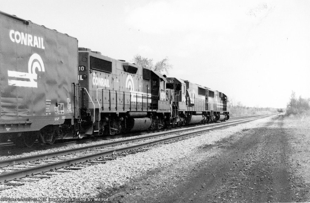 Conrail GP38-2 8210